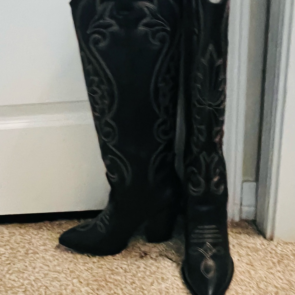 Steve Madden Black Heeled Boots with Decorative Stitching